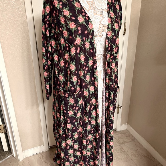 Medium Lularoe Sarah Duster sweater… pink flowers on purple background. Ribbed. - Picture 2 of 4